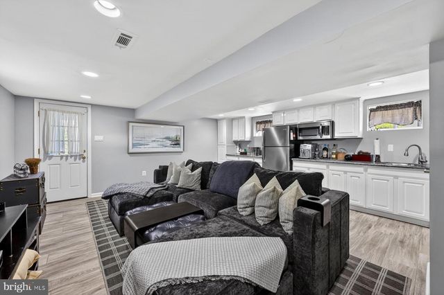 512 RIVERSIDE DR, Pasadena, MD 21122
