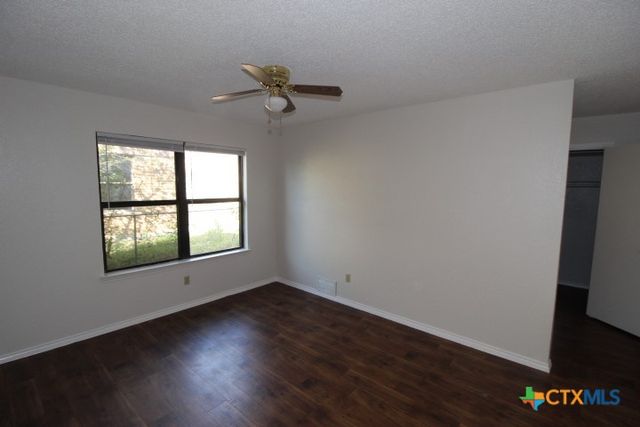 1011 N 4th Street, Copperas Cove, TX 76522