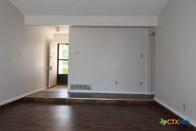 1011 N 4th Street, Copperas Cove, TX 76522