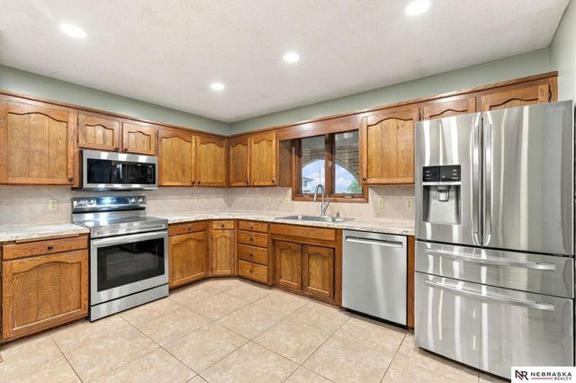 2450 N Ridge Road, Fremont, NE 68025