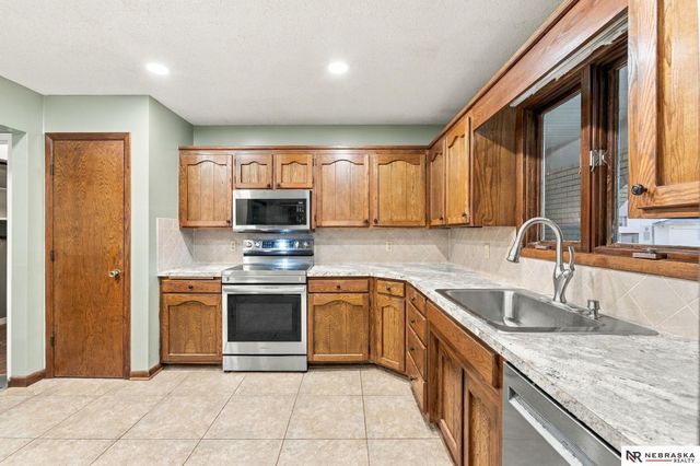 2450 N Ridge Road, Fremont, NE 68025