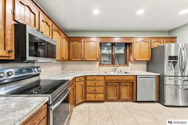 2450 N Ridge Road, Fremont, NE 68025