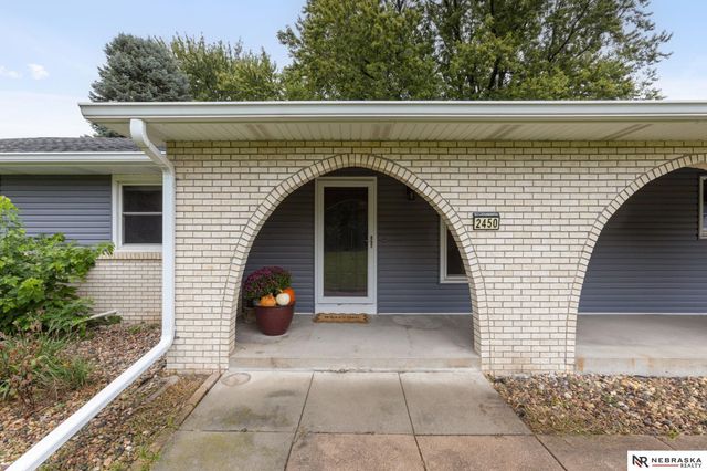 2450 N Ridge Road, Fremont, NE 68025