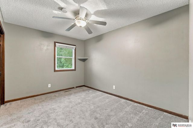 2450 N Ridge Road, Fremont, NE 68025