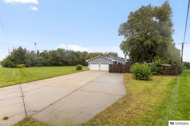2450 N Ridge Road, Fremont, NE 68025