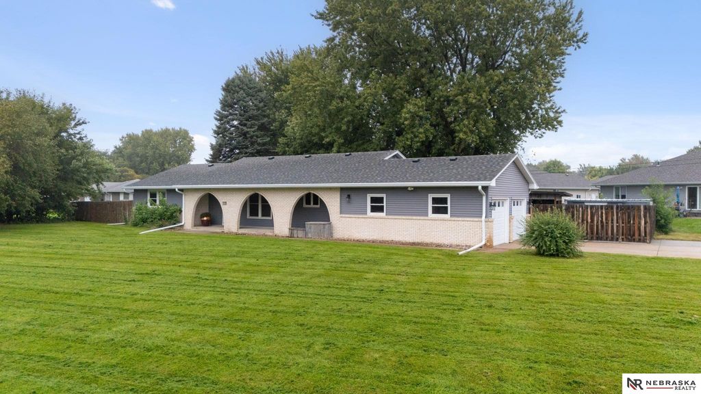2450 N Ridge Road, Fremont, NE 68025