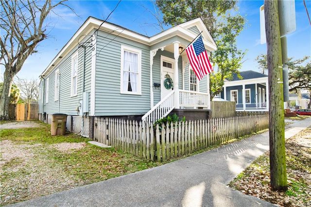 1015 Old Shell Road, Mobile, AL 36604