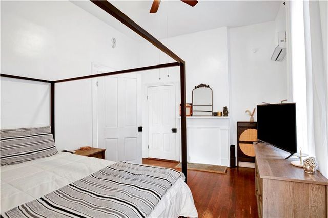 1015 Old Shell Road, Mobile, AL 36604