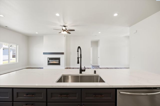 1056 Makah Ct, Richland, WA 99352