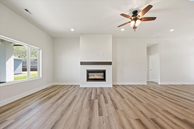 1056 Makah Ct, Richland, WA 99352