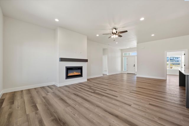 1056 Makah Ct, Richland, WA 99352