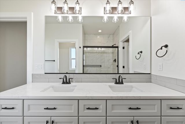 1056 Makah Ct, Richland, WA 99352