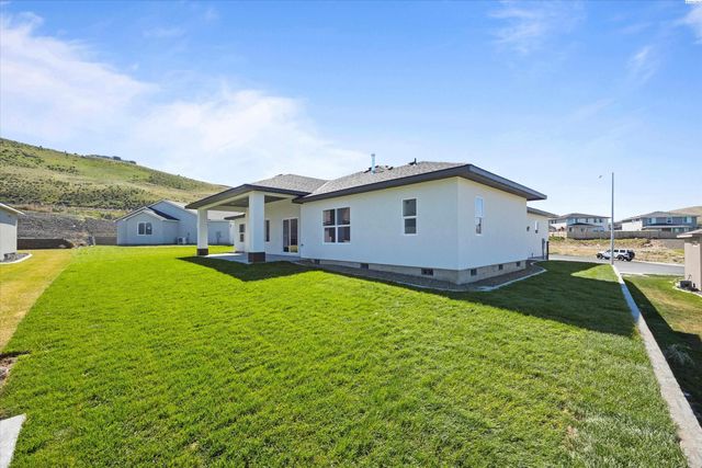 1056 Makah Ct, Richland, WA 99352