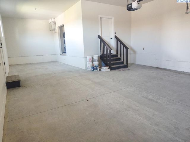 1056 Makah Ct, Richland, WA 99352