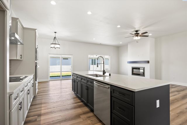 1056 Makah Ct, Richland, WA 99352