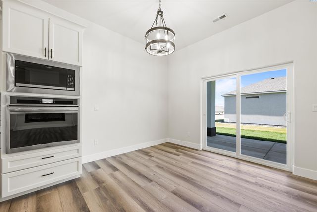 1056 Makah Ct, Richland, WA 99352