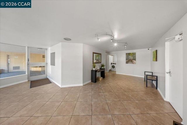 330 Vernon St 207, Oakland, CA 94610