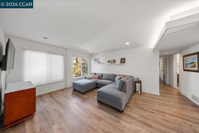 330 Vernon St 207, Oakland, CA 94610