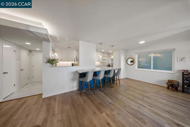 330 Vernon St 207, Oakland, CA 94610