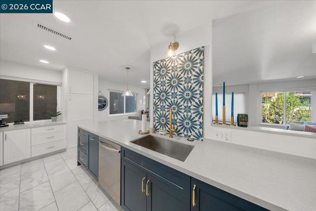 330 Vernon St 207, Oakland, CA 94610