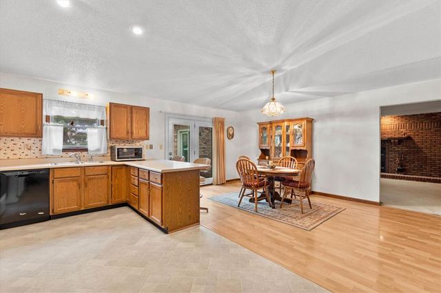 617 Deerfield Drive, Swansea, IL 62226