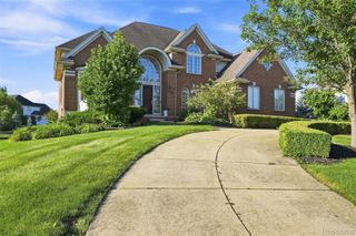 3603 N Century Oak Circle, Oakland Charter Township, MI 48363
