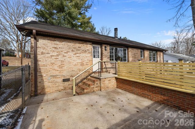 7101 Woodstock Drive, Charlotte, NC 28210