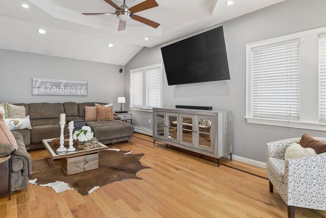 18 Erhardt Ter, Methuen, MA 01844