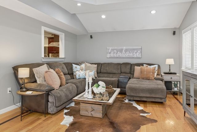 18 Erhardt Ter, Methuen, MA 01844