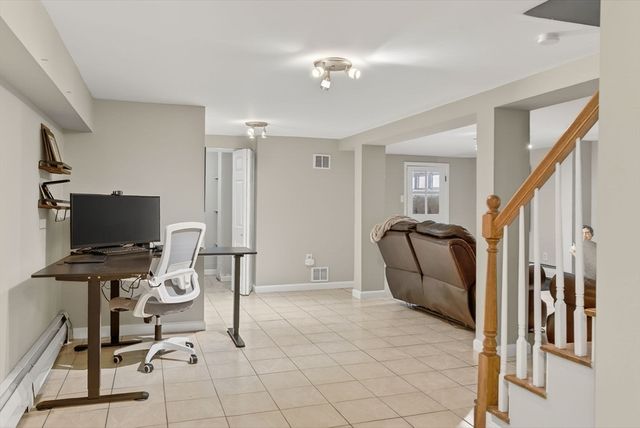 18 Erhardt Ter, Methuen, MA 01844