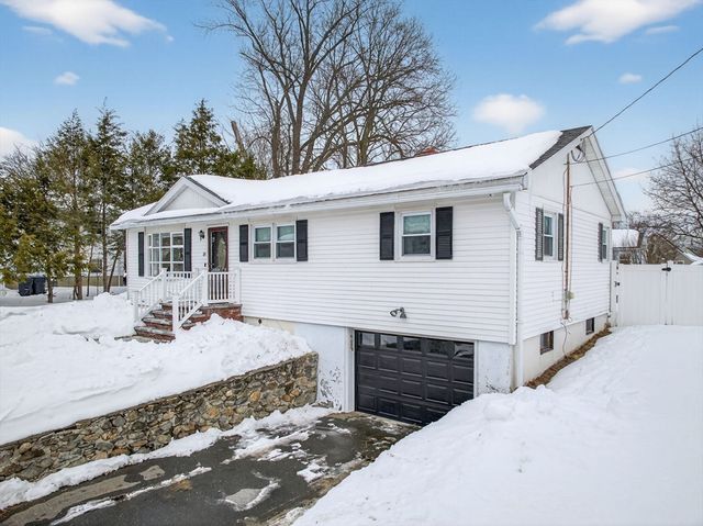 18 Erhardt Ter, Methuen, MA 01844