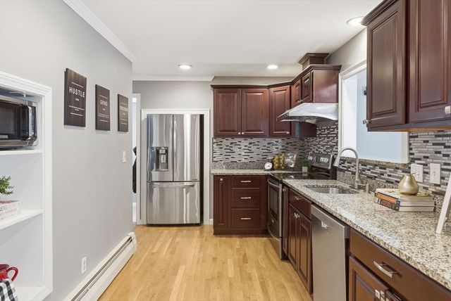 18 Erhardt Ter, Methuen, MA 01844