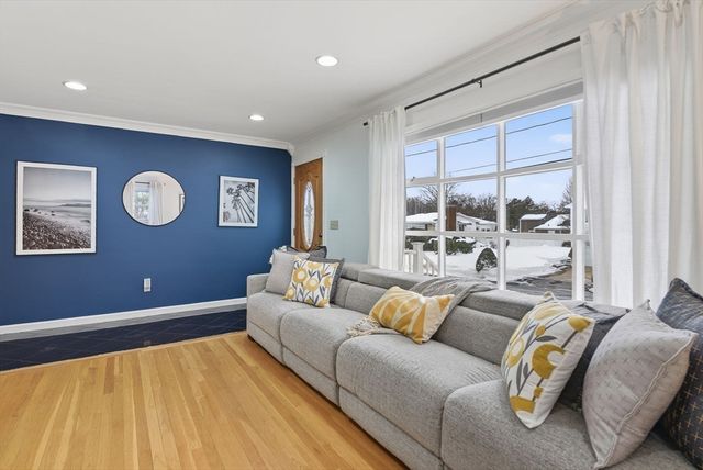 18 Erhardt Ter, Methuen, MA 01844