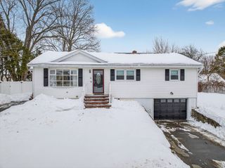 18 Erhardt Ter, Methuen, MA 01844