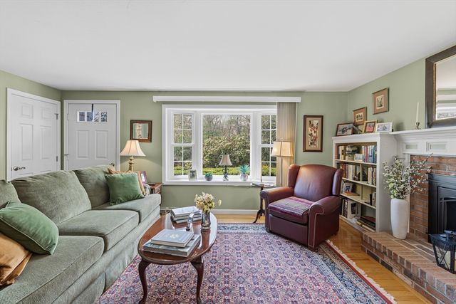 1 Susan Carsley Way, Sandwich, MA 02563