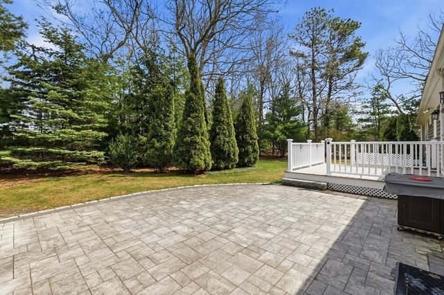 1 Susan Carsley Way, Sandwich, MA 02563