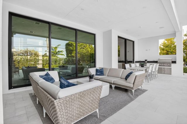 2232 Delray Ridge Lane, Delray Beach, FL 33444