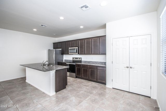 261 N Sandal --, Mesa, AZ 85205