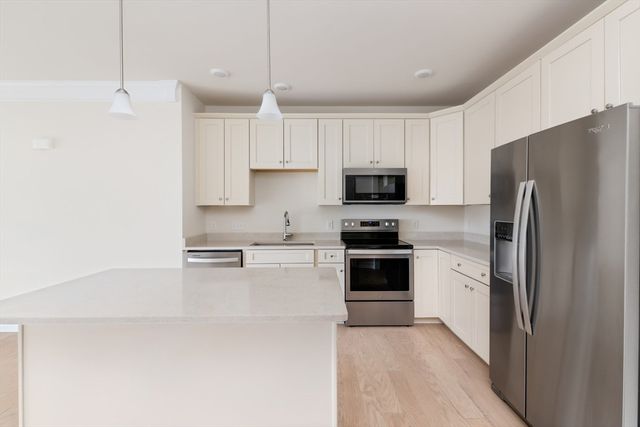2305 Pennington Drive 305, Walpole, MA 02081