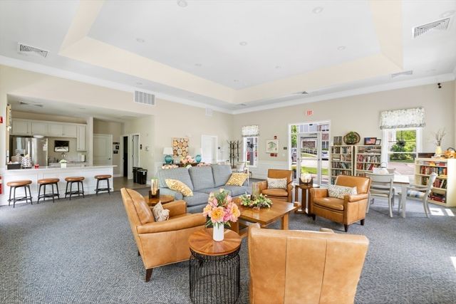 2305 Pennington Drive 305, Walpole, MA 02081