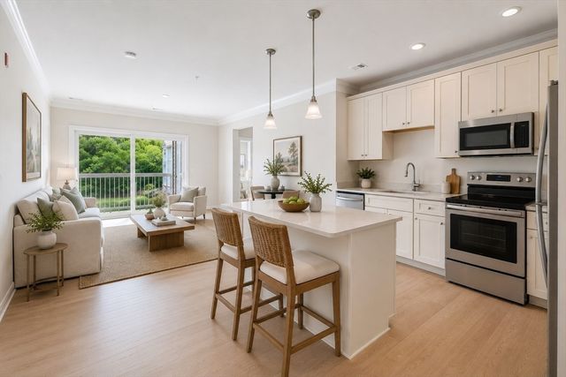 2305 Pennington Drive 305, Walpole, MA 02081