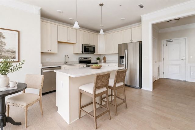 2305 Pennington Drive 305, Walpole, MA 02081