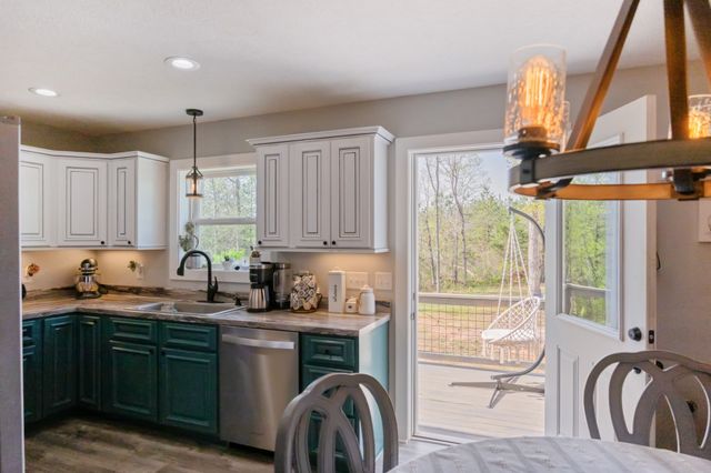 1395 Bible Hill Rd, Parsons, TN 38363