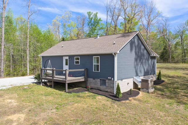 1395 Bible Hill Rd, Parsons, TN 38363