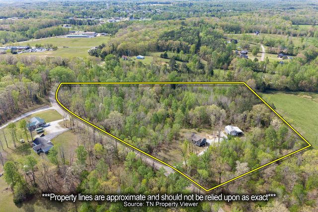1395 Bible Hill Rd, Parsons, TN 38363
