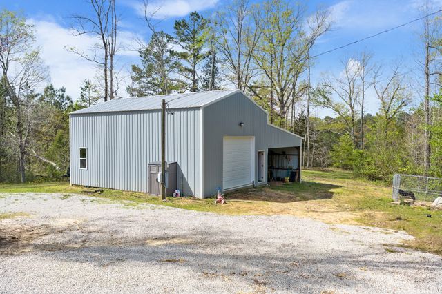 1395 Bible Hill Rd, Parsons, TN 38363