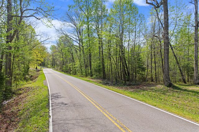 1395 Bible Hill Rd, Parsons, TN 38363