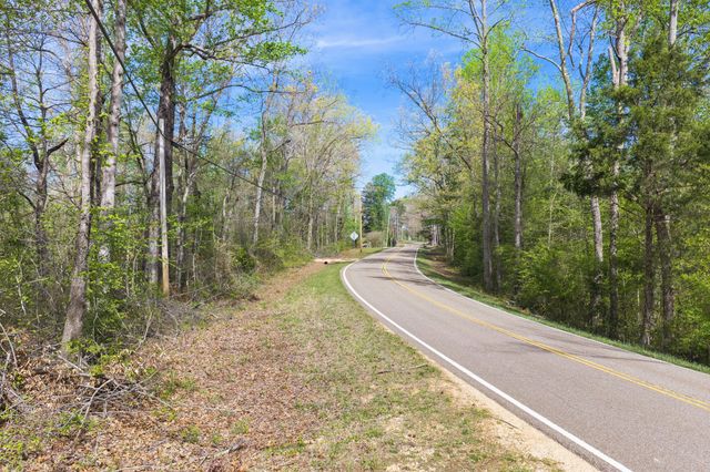 1395 Bible Hill Rd, Parsons, TN 38363