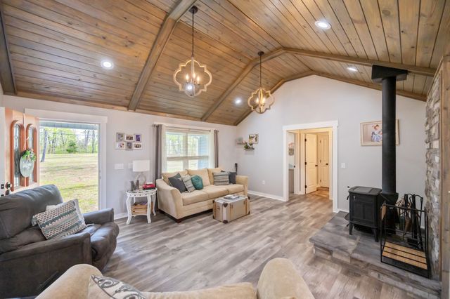 1395 Bible Hill Rd, Parsons, TN 38363