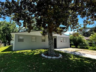 1023 W Snyder Street, Alvin, TX 77511